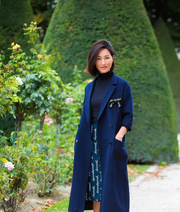 秋冬大衣+內搭毛衣，投資款式不如投資色彩